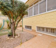 Кутовий будинок в Лос-Альтос з видом на море 350 кв.м