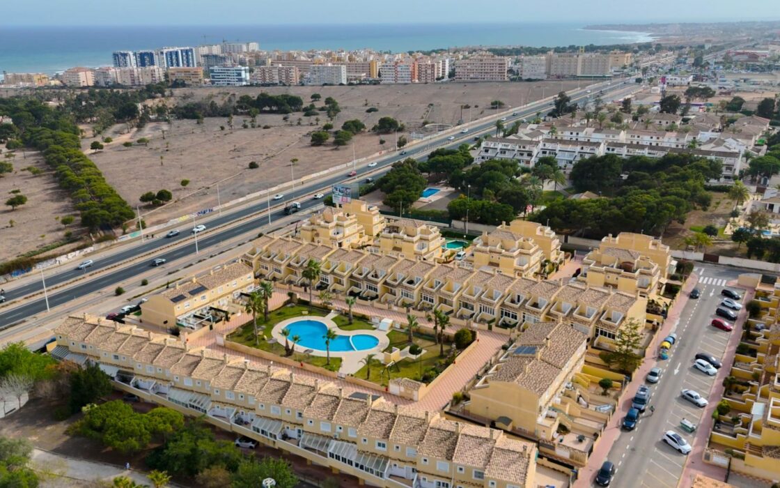 Кутовий будинок в Лос-Альтос з видом на море 350 кв.м