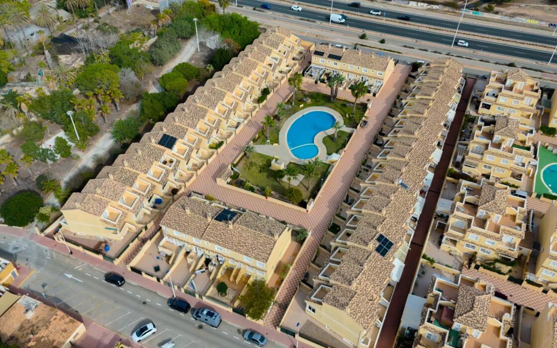 Кутовий будинок в Лос-Альтос з видом на море 350 кв.м