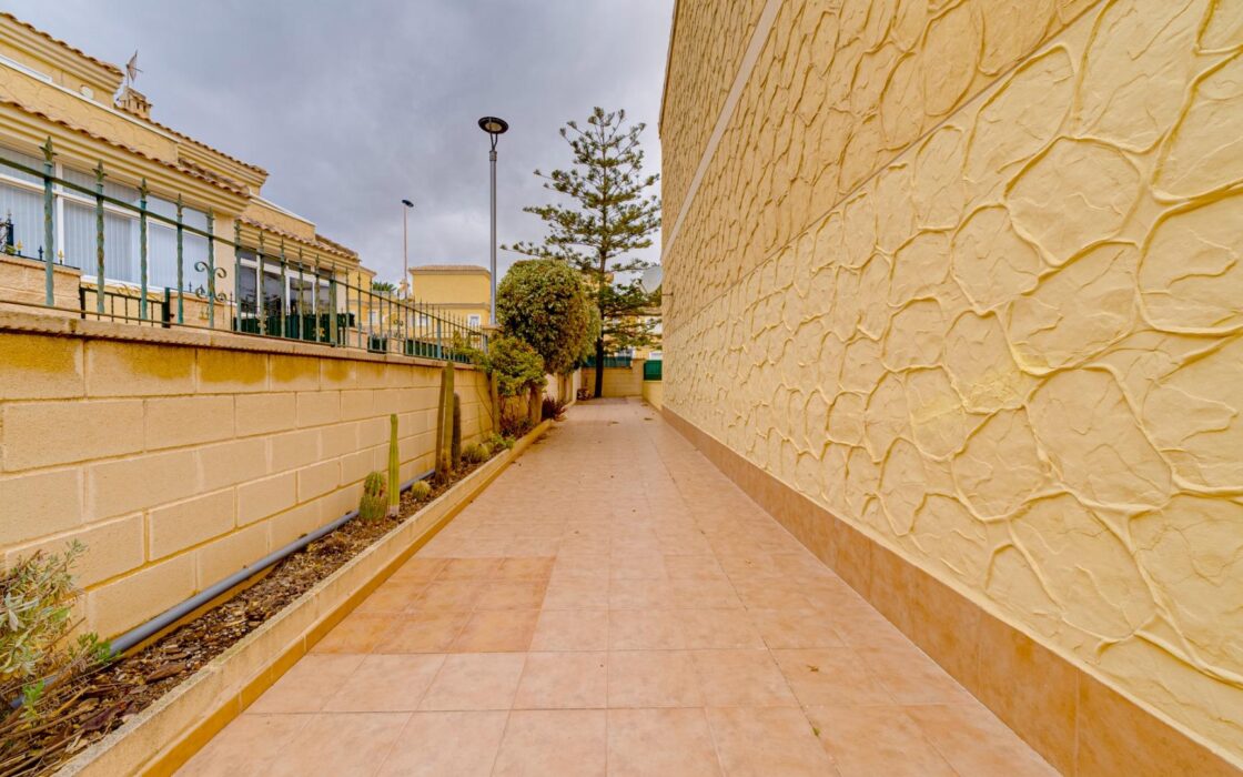 Кутовий будинок в Лос-Альтос з видом на море 350 кв.м