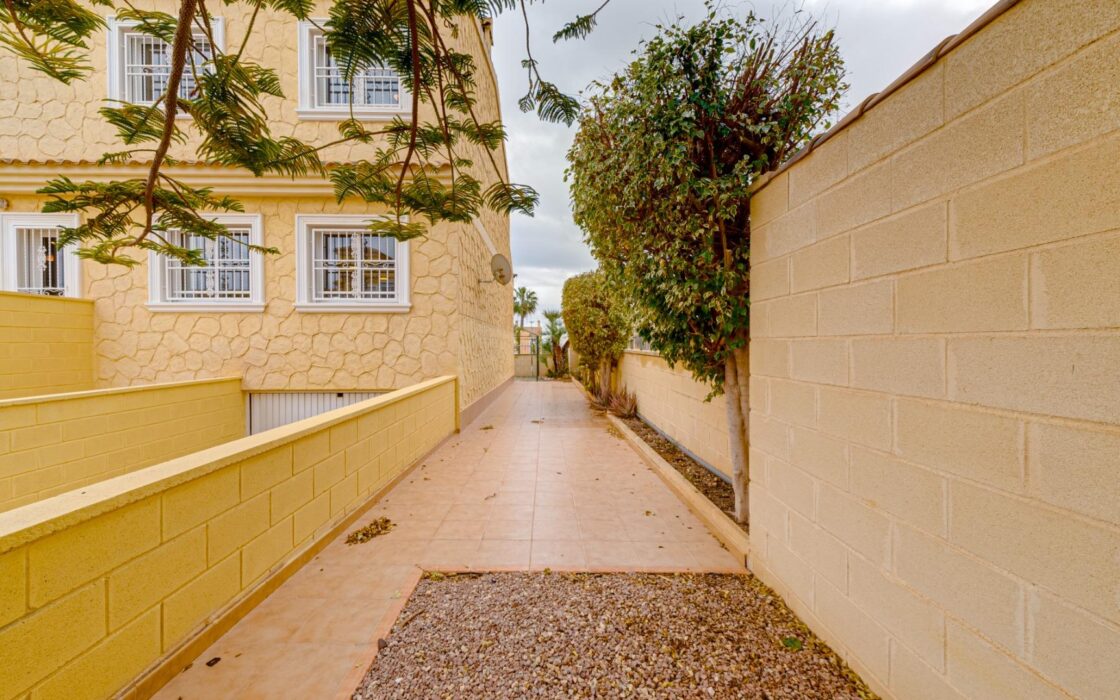 Кутовий будинок в Лос-Альтос з видом на море 350 кв.м