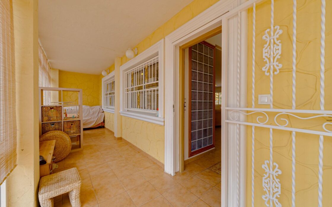 Кутовий будинок в Лос-Альтос з видом на море 350 кв.м