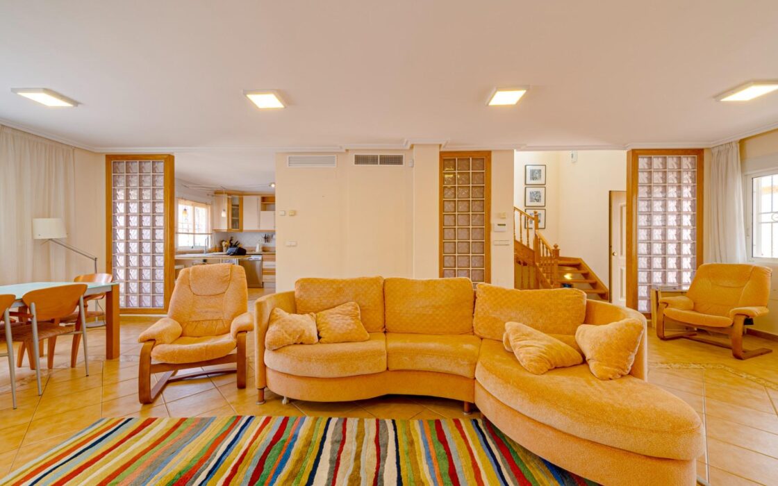 Кутовий будинок в Лос-Альтос з видом на море 350 кв.м