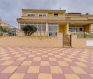 Кутовий будинок в Лос-Альтос з видом на море 350 кв.м