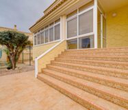 Кутовий будинок в Лос-Альтос з видом на море 350 кв.м