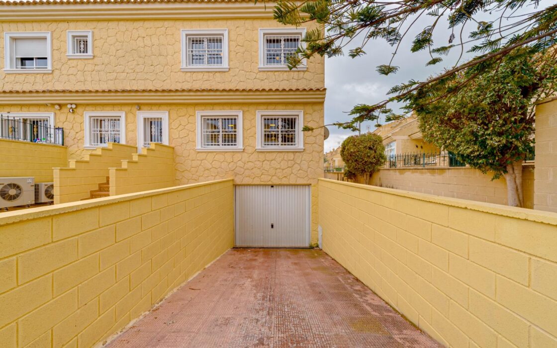 Кутовий будинок в Лос-Альтос з видом на море 350 кв.м