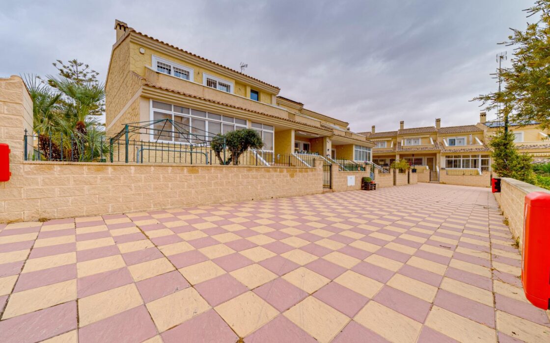 Кутовий будинок в Лос-Альтос з видом на море 350 кв.м