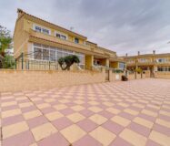 Кутовий будинок в Лос-Альтос з видом на море 350 кв.м