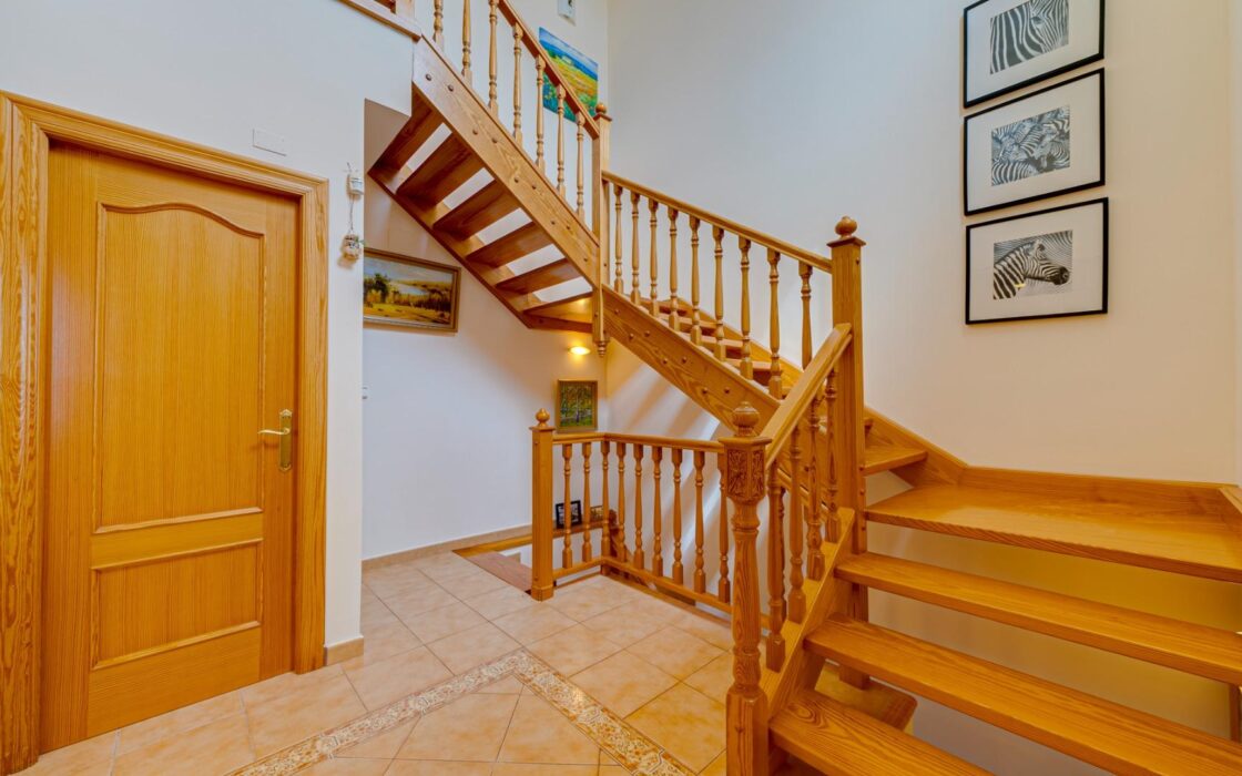 Кутовий будинок в Лос-Альтос з видом на море 350 кв.м