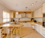 Кутовий будинок в Лос-Альтос з видом на море 350 кв.м