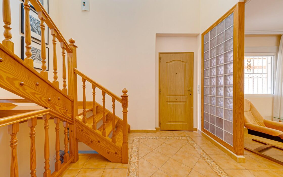 Кутовий будинок в Лос-Альтос з видом на море 350 кв.м