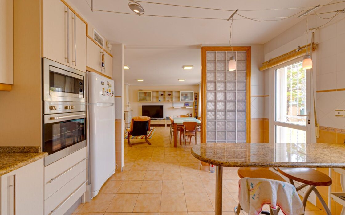 Кутовий будинок в Лос-Альтос з видом на море 350 кв.м