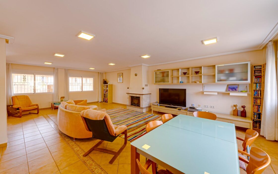 Кутовий будинок в Лос-Альтос з видом на море 350 кв.м