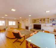 Кутовий будинок в Лос-Альтос з видом на море 350 кв.м