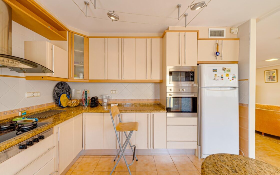 Кутовий будинок в Лос-Альтос з видом на море 350 кв.м