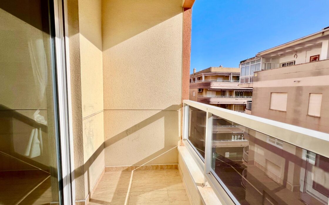 Апартаменты у моря в Торревьехе 53 кв.м с террасой