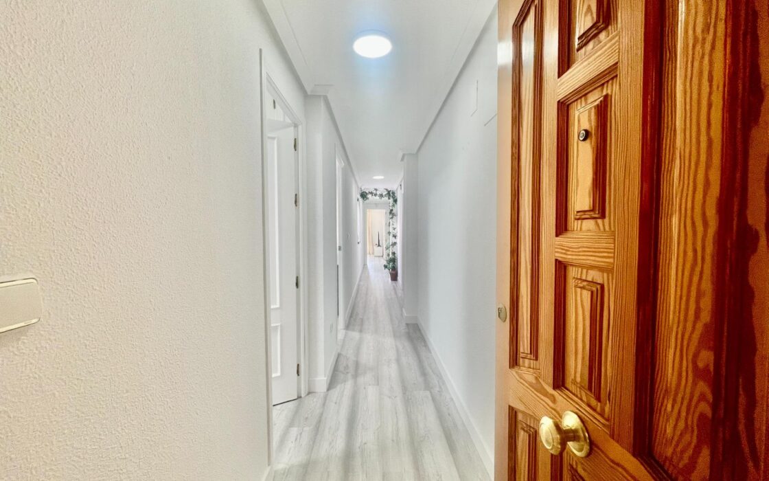 Апартамент в Торревьехе 81 кв.м с видом на море