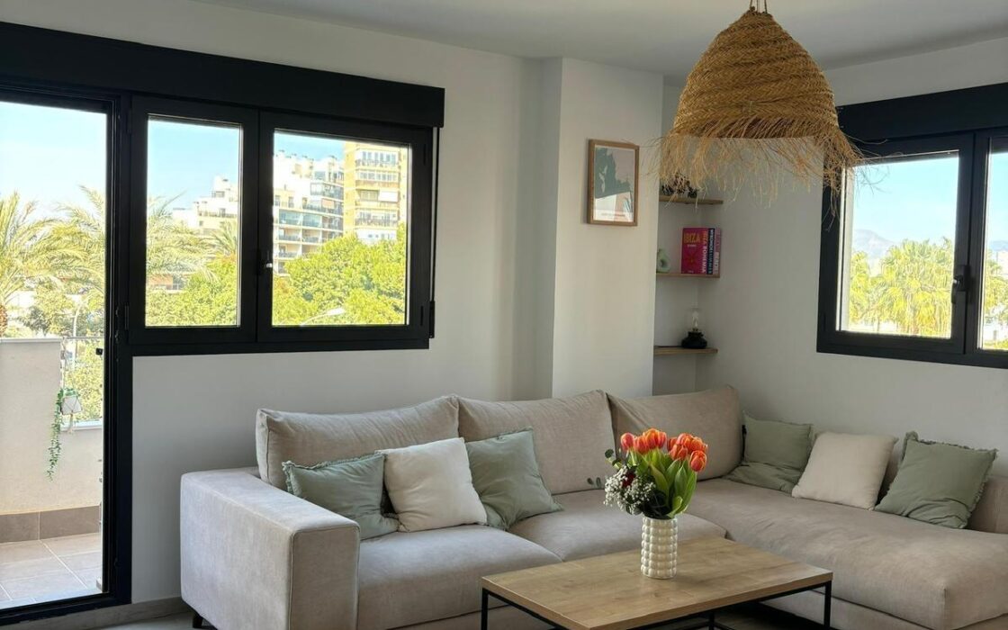 Апартаменты 86 кв.м в Аликанте у моря с террасой