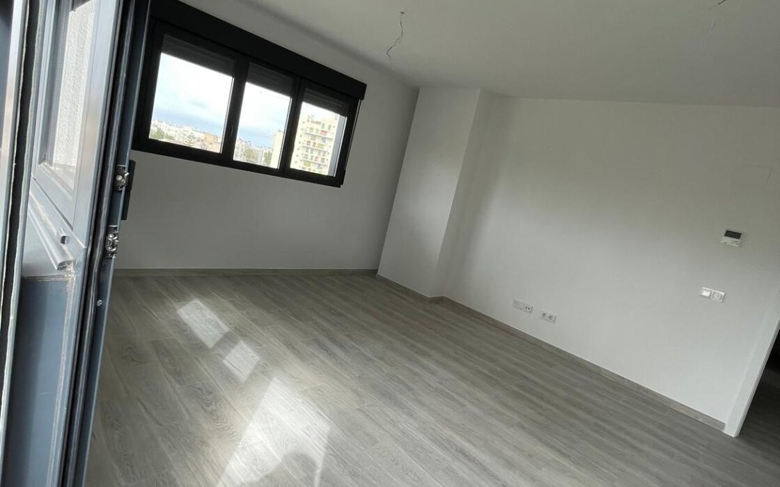 Апартаменты 86 кв.м в Аликанте у моря с террасой