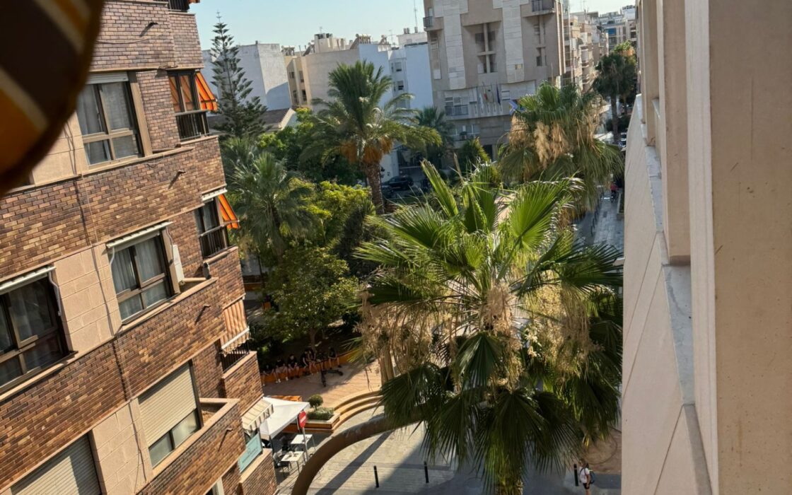 Квартира в Торревьехе 3 спальни 500 м до моря с террасой