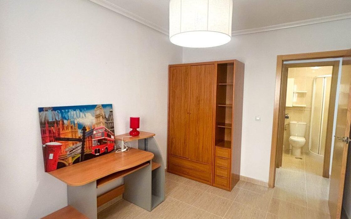 Апартамент 84 кв.м в Торревьехе с балконом 2007 года