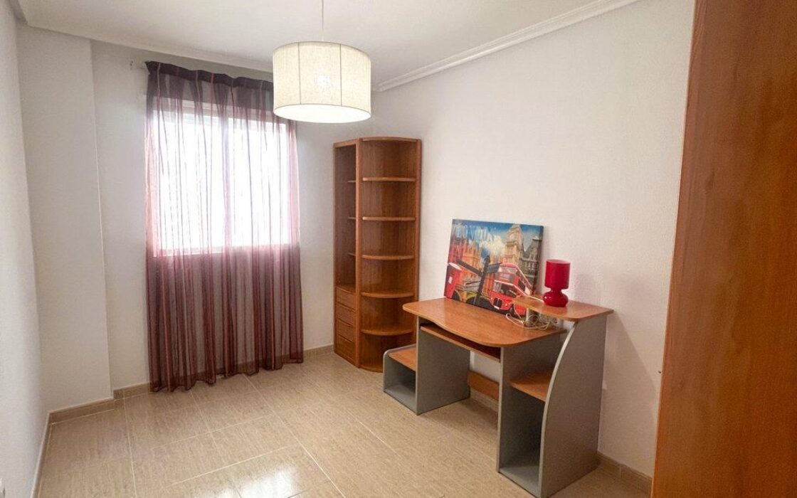 Апартамент 84 кв.м в Торревьехе с балконом 2007 года