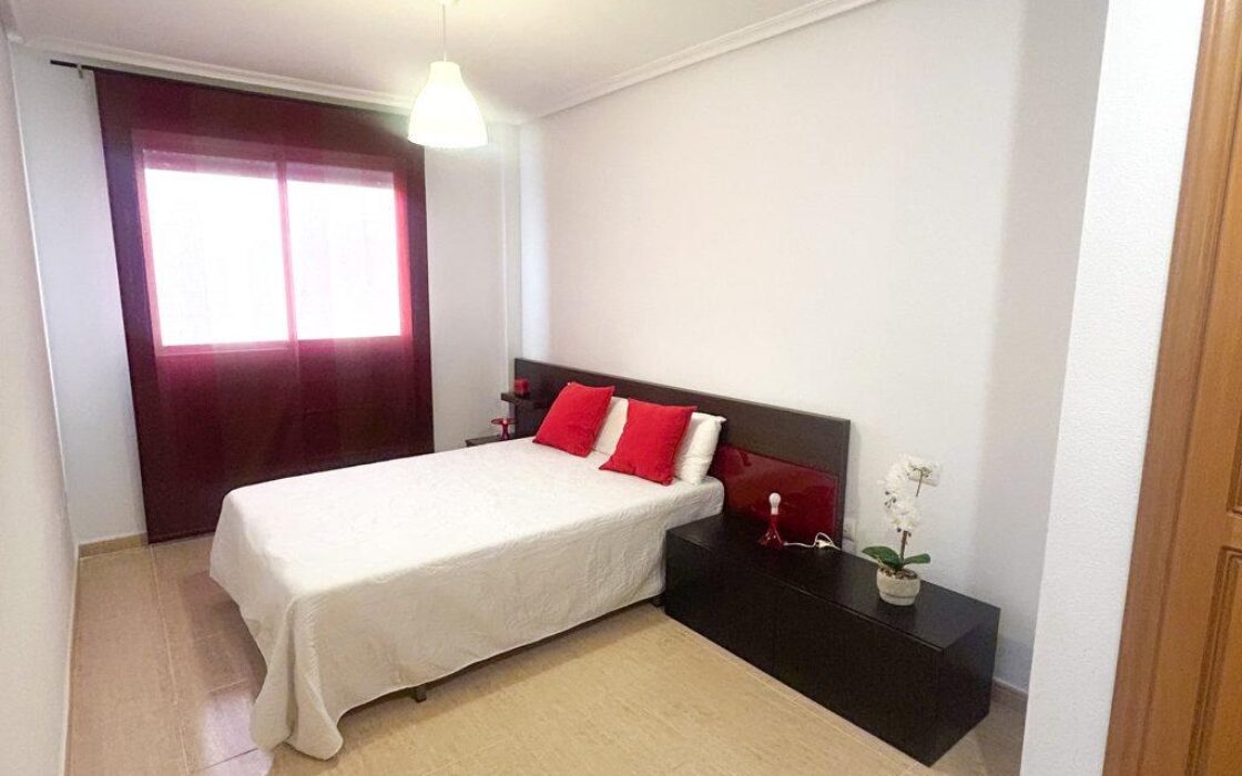 Апартамент 84 кв.м в Торревьехе с балконом 2007 года