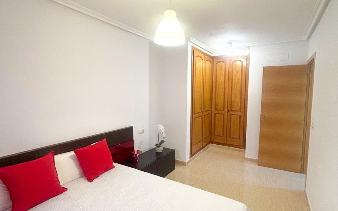 Апартамент 84 кв.м в Торревьехе с балконом 2007 года