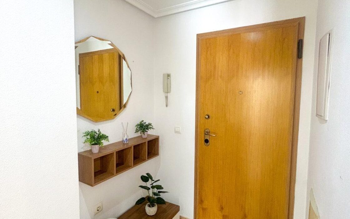 Апартамент 84 кв.м в Торревьехе с балконом 2007 года