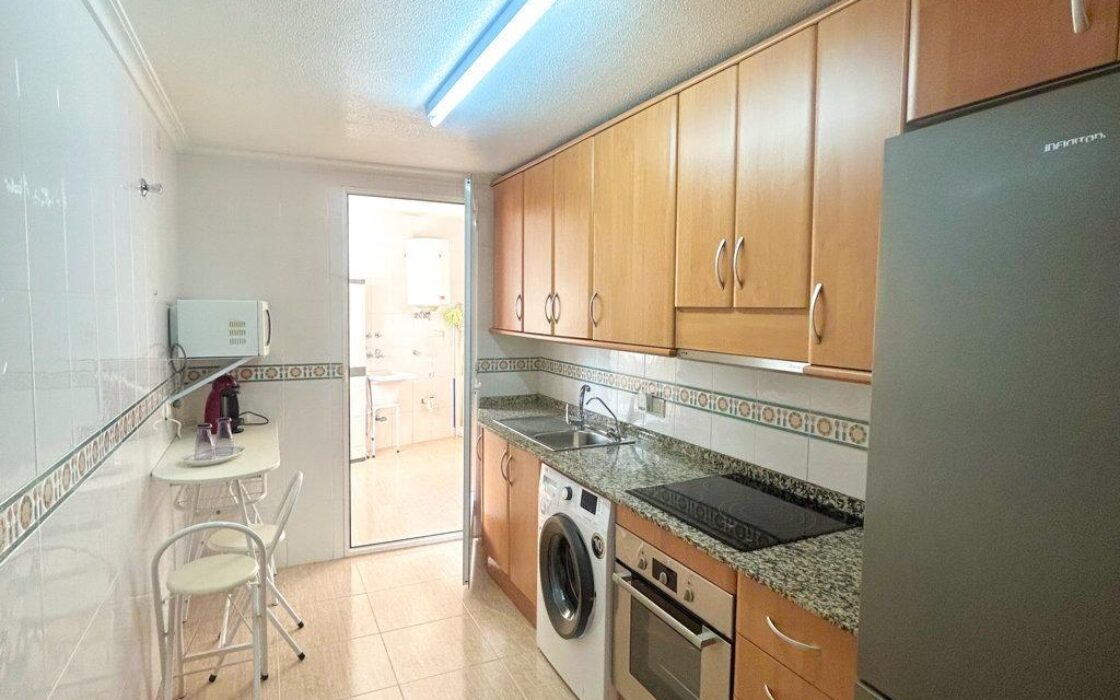 Апартамент 84 кв.м в Торревьехе с балконом 2007 года