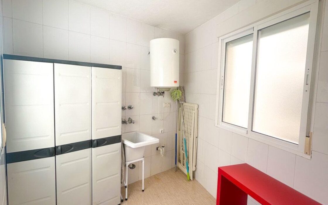 Апартамент 84 кв.м в Торревьехе с балконом 2007 года