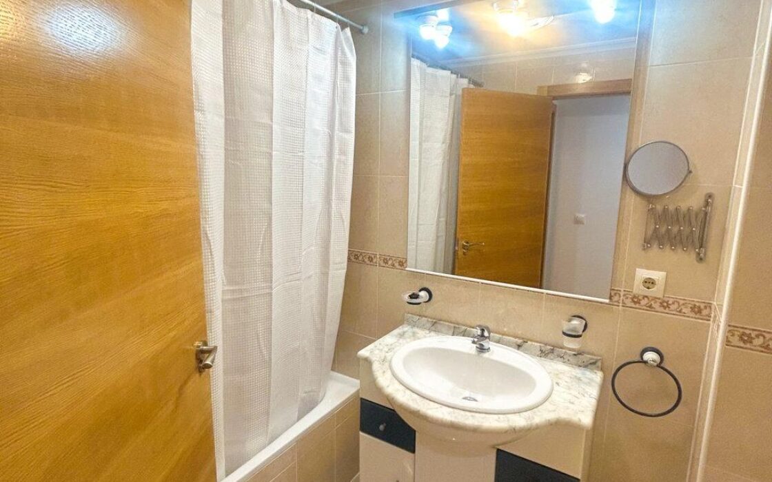 Апартамент 84 кв.м в Торревьехе с балконом 2007 года