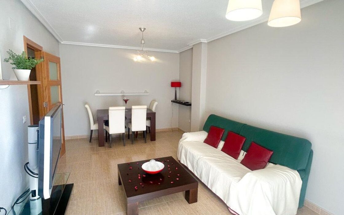 Апартамент 84 кв.м в Торревьехе с балконом 2007 года