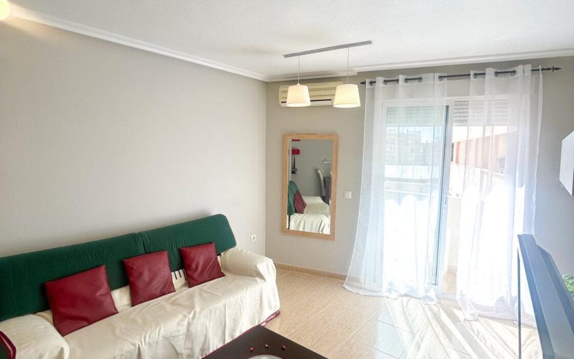 Апартамент 84 кв.м в Торревьехе с балконом 2007 года