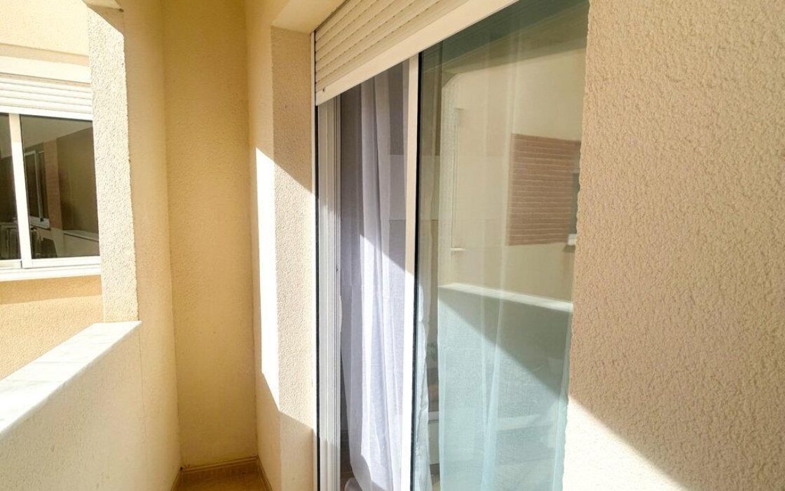 Апартамент 84 кв.м в Торревьехе с балконом 2007 года