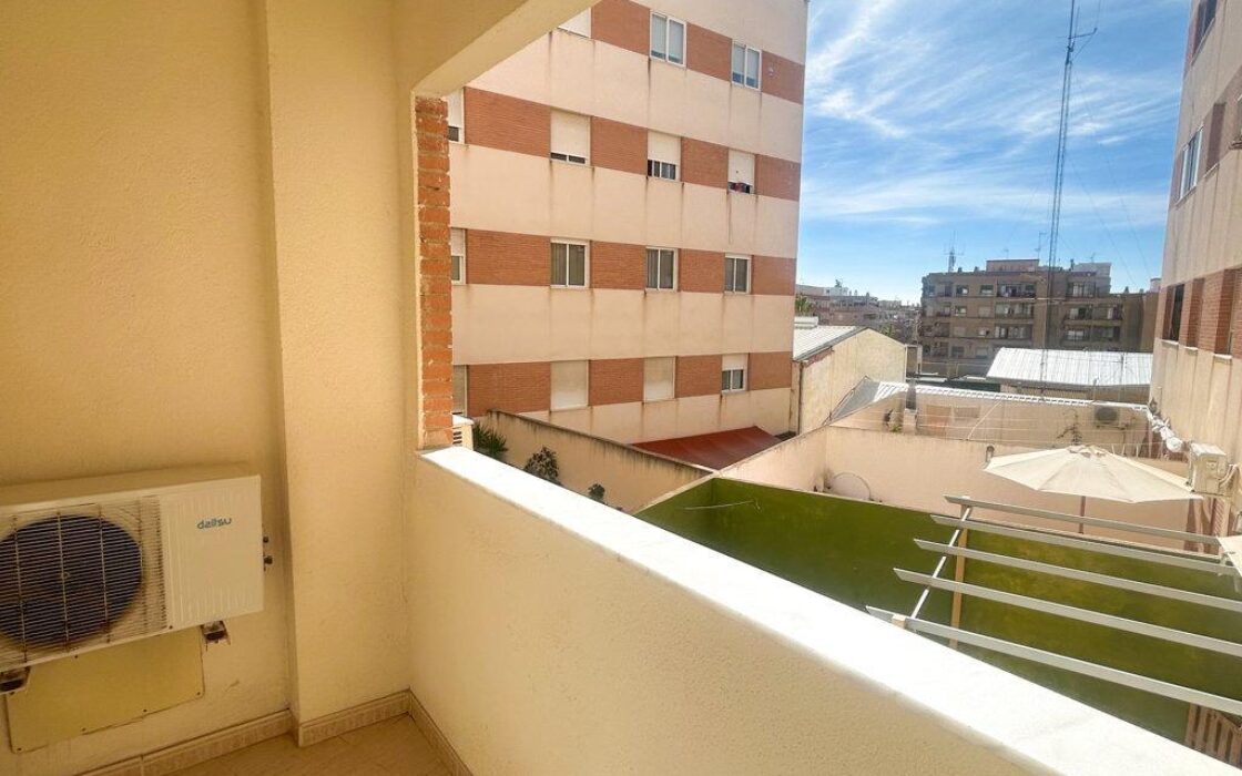 Апартамент 84 кв.м в Торревьехе с балконом 2007 года