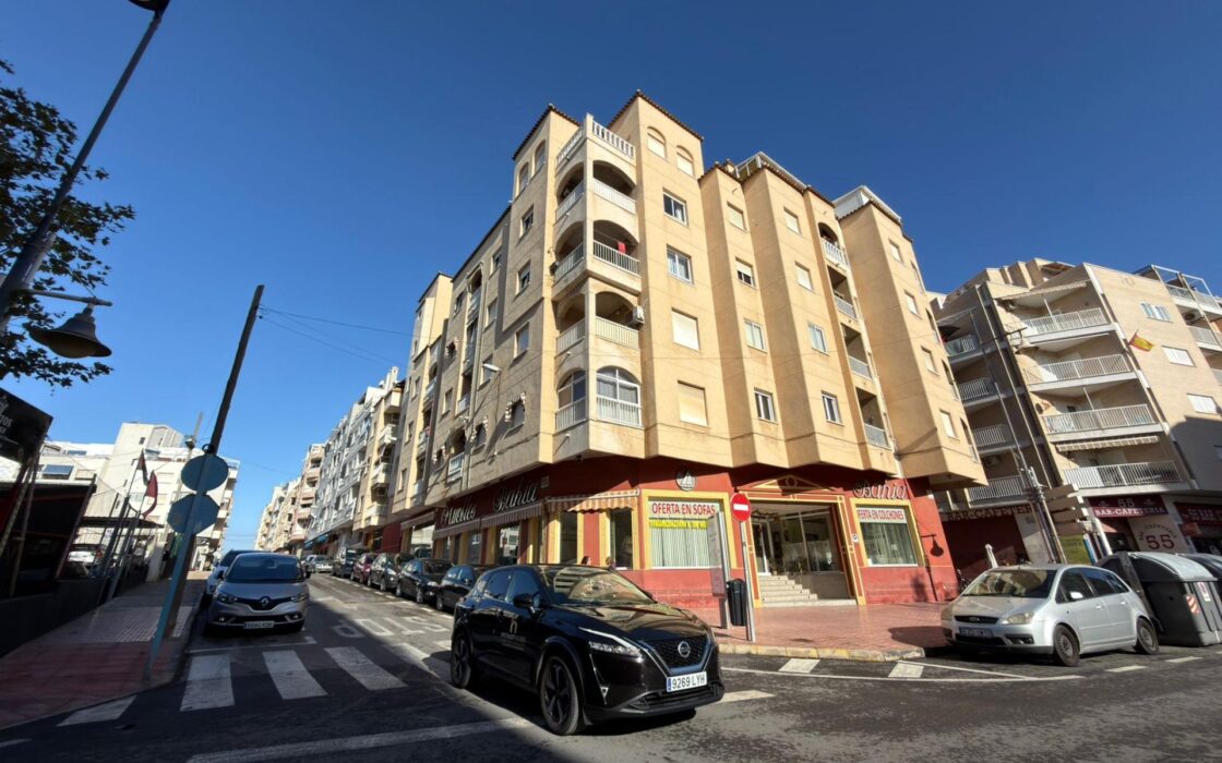 Апартаменты в Торревьехе 52 кв.м с террасой у моря