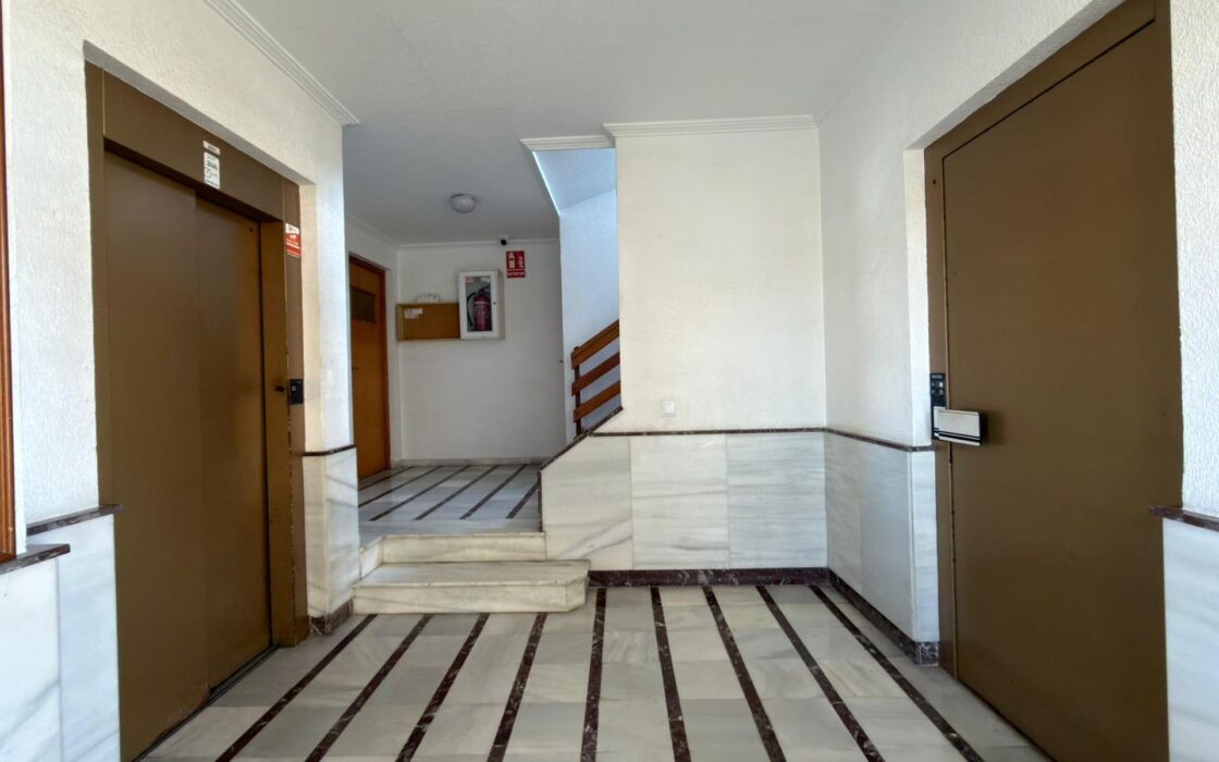 Апартаменты в Торревьехе 52 кв.м с террасой у моря