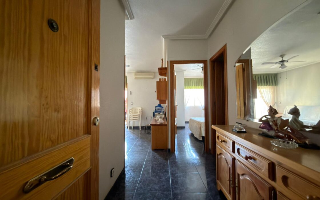 Апартаменты в Торревьехе 52 кв.м с террасой у моря