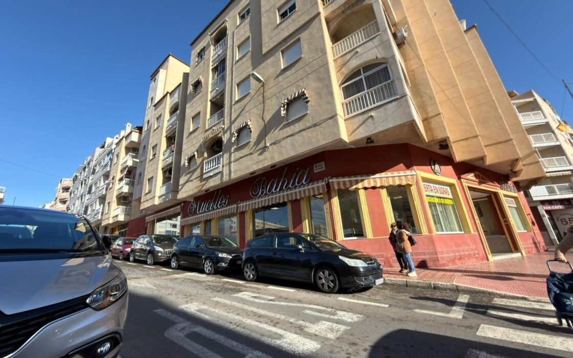 Апартаменты в Торревьехе 52 кв.м с террасой у моря