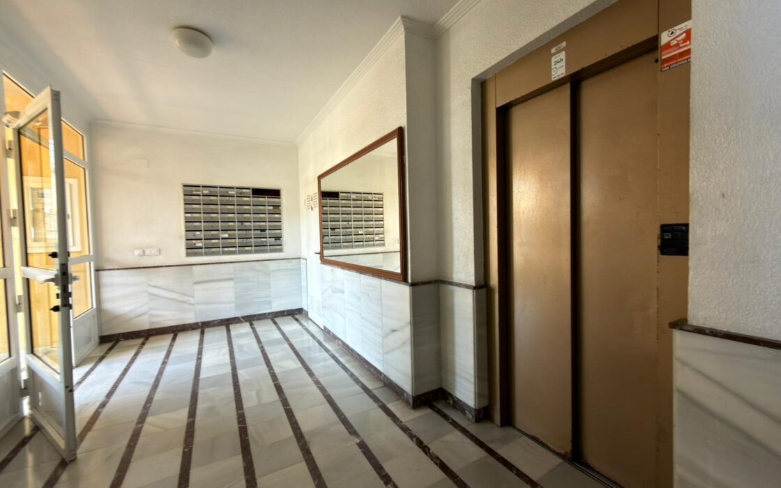 Апартаменты в Торревьехе 52 кв.м с террасой у моря