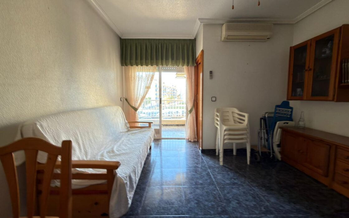 Апартаменты в Торревьехе 52 кв.м с террасой у моря