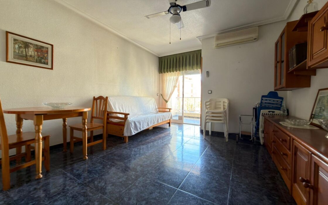 Апартаменты в Торревьехе 52 кв.м с террасой у моря