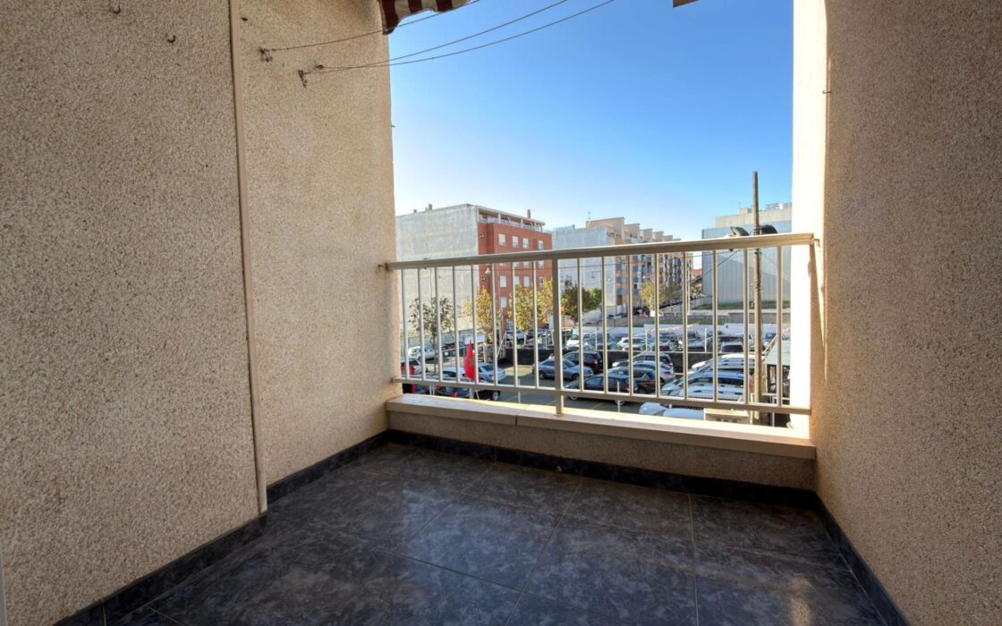 Апартаменты в Торревьехе 52 кв.м с террасой у моря