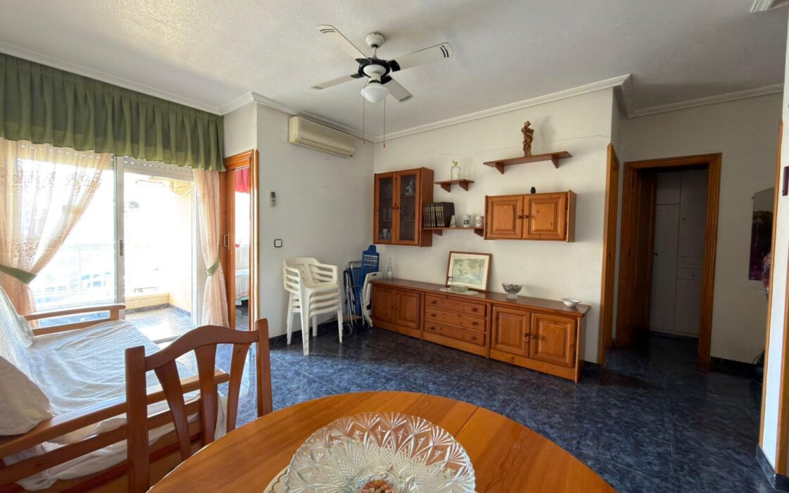 Апартаменты в Торревьехе 52 кв.м с террасой у моря