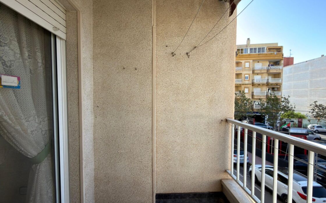 Апартаменты в Торревьехе 52 кв.м с террасой у моря