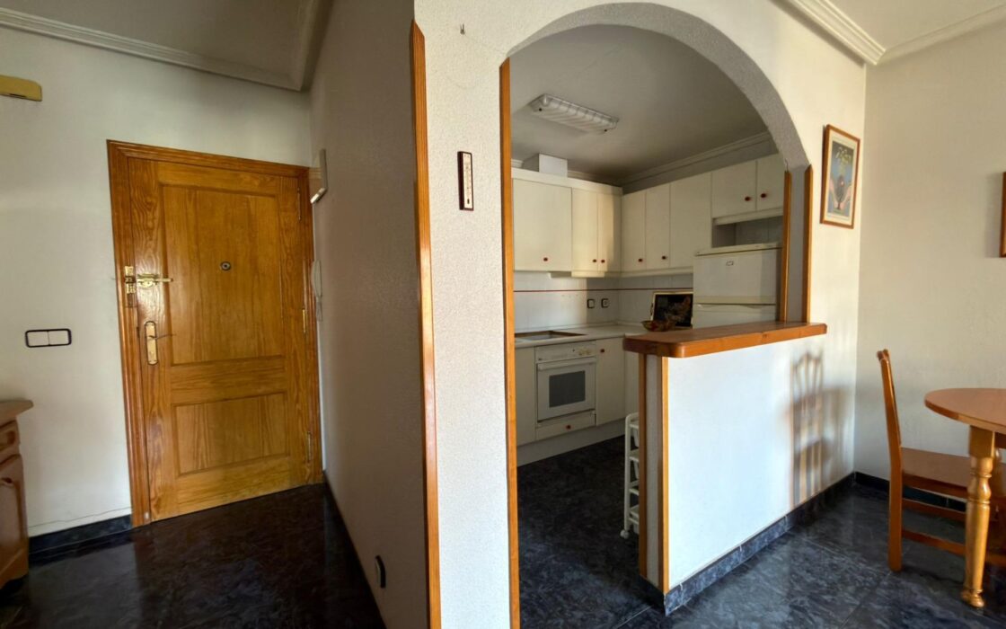 Апартаменты в Торревьехе 52 кв.м с террасой у моря