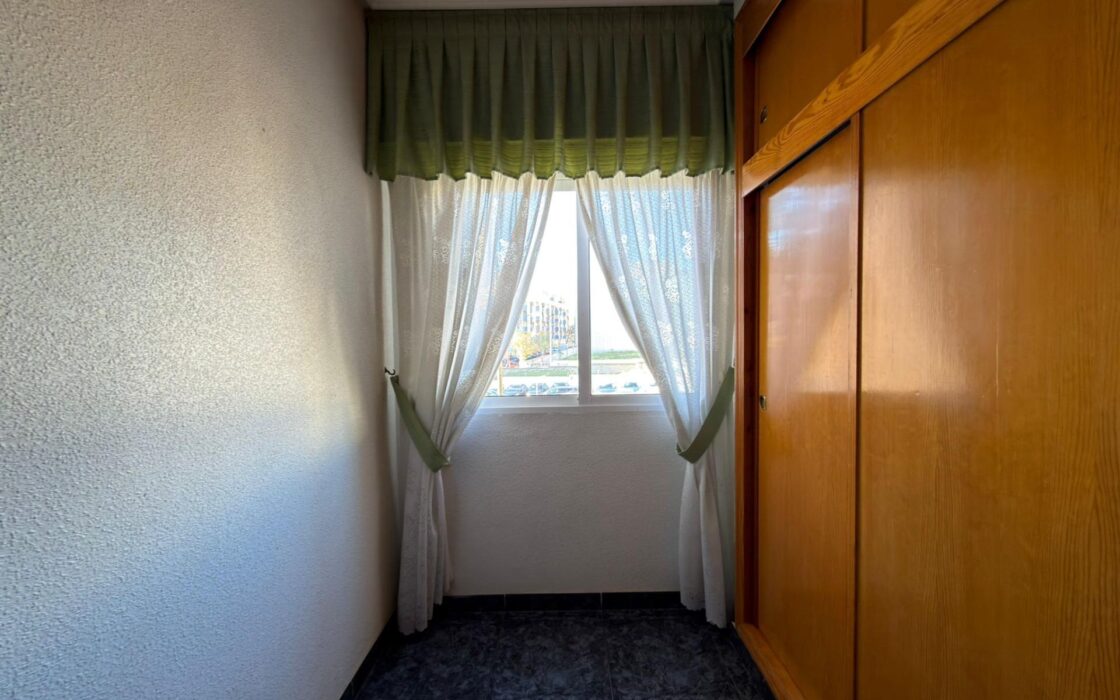 Апартаменты в Торревьехе 52 кв.м с террасой у моря