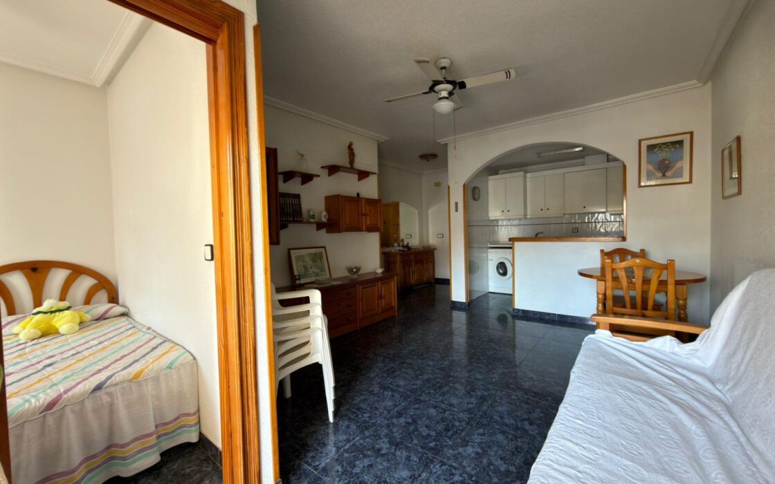 Апартаменты в Торревьехе 52 кв.м с террасой у моря