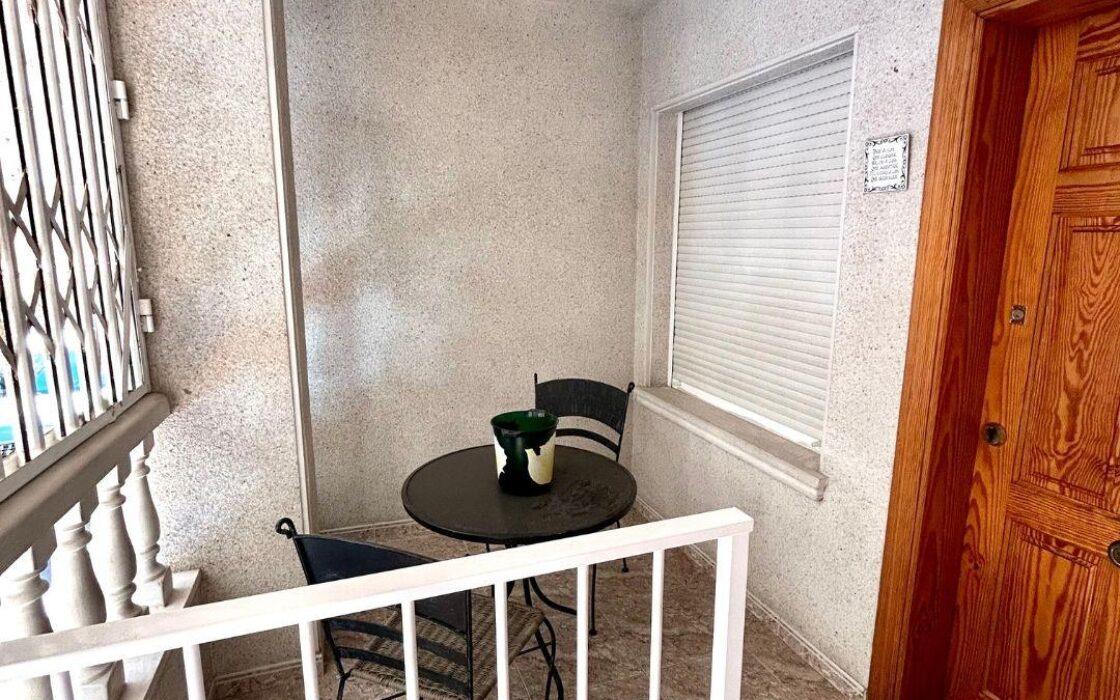 Апартаменты в Торревьехе 85 кв.м с террасой у моря